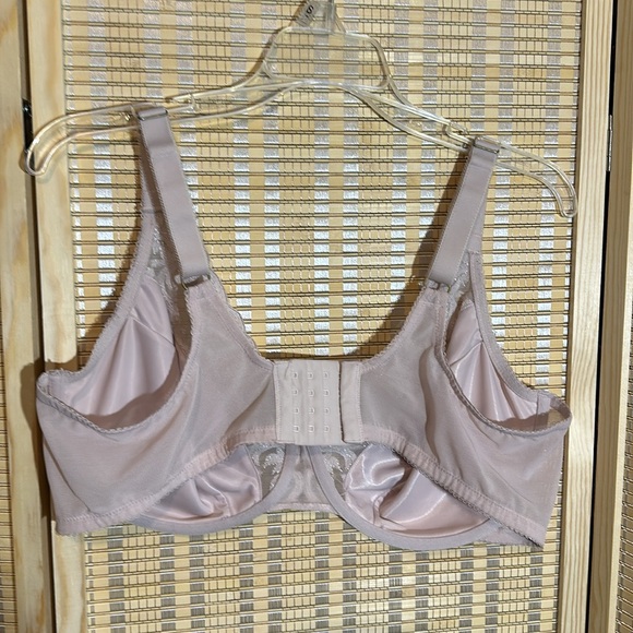 Vanity Fair Bra Cream Lace Mesh Underwire Minimizer Unlined 42D - Picture 8 of 14
